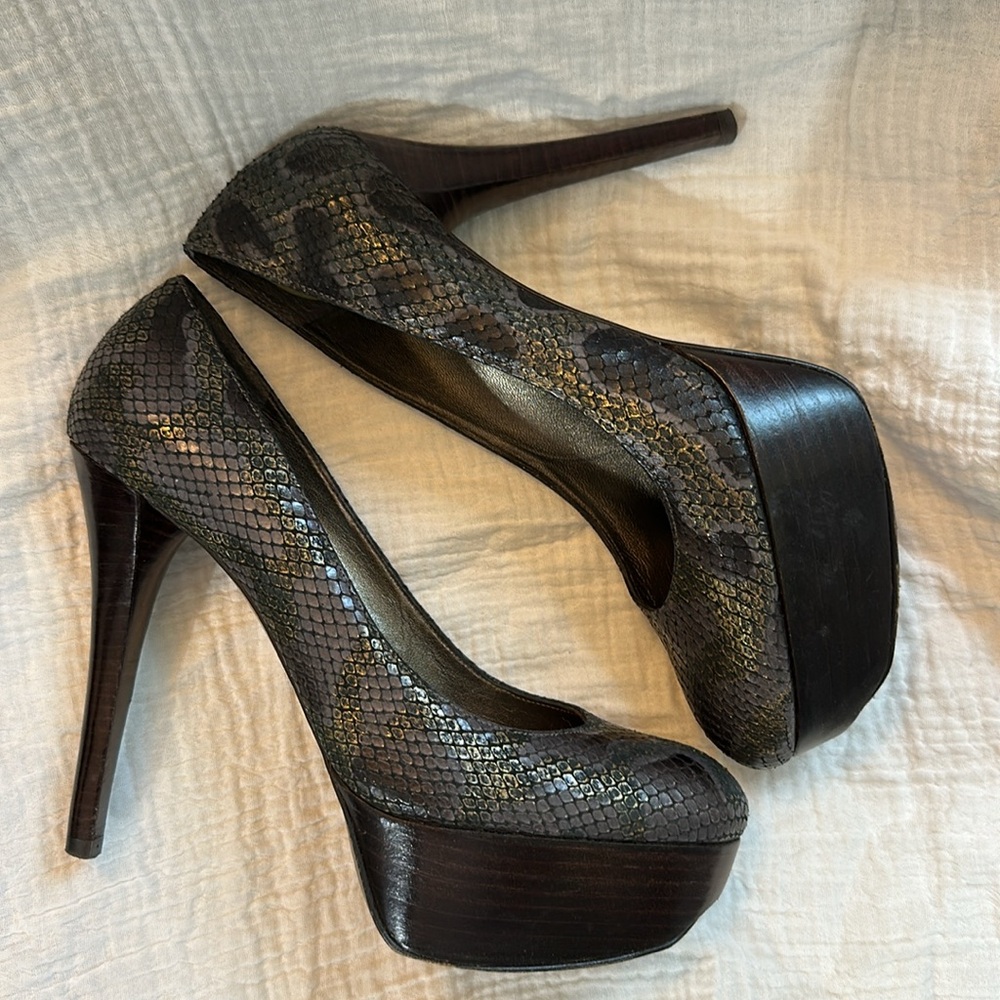 Stuart Weitzman Black Snakeskin Women's Shoes